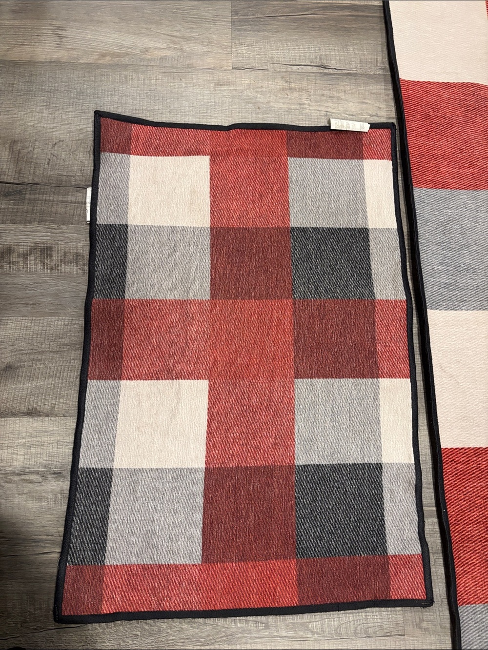 Ruggable 4 piece set. Red & Gray Plaid Kitchen Runner and Mat Set - Picture 2 of 10